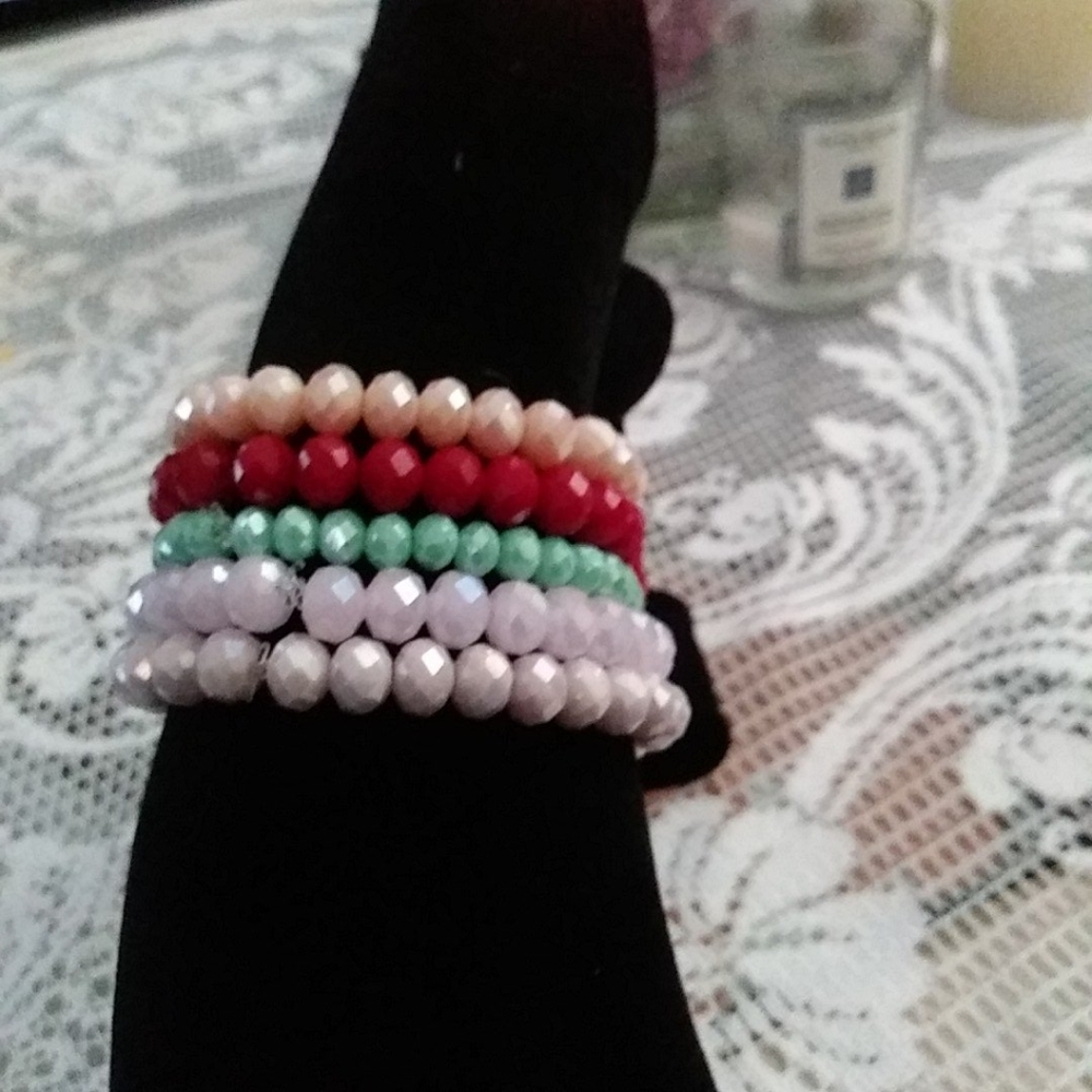 Selling 5 color bracelet very pretty